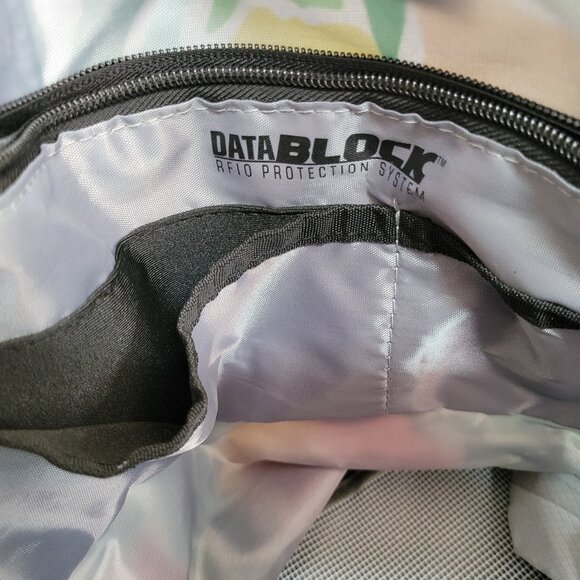 Waterseals Beach Tote - Picture 5 of 6